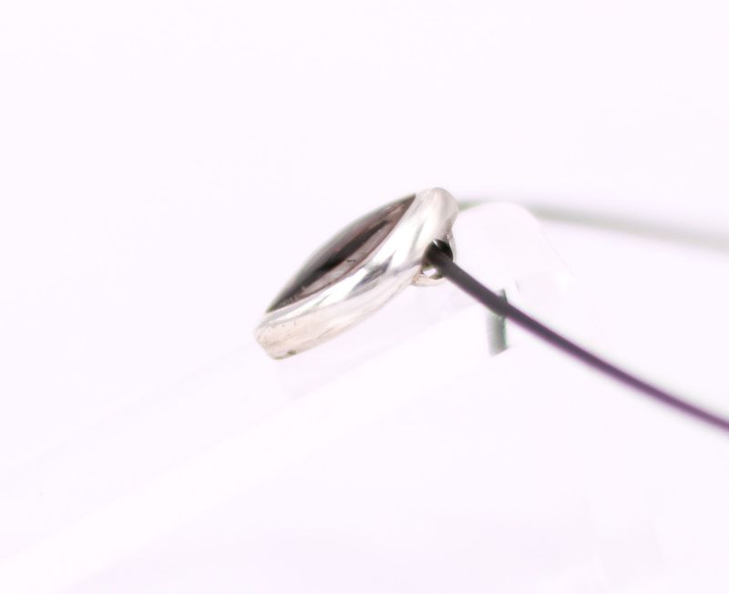 Navette mittel mit Ösen auf der Rückseite Navette mittel mit Ösen auf der Rückseite