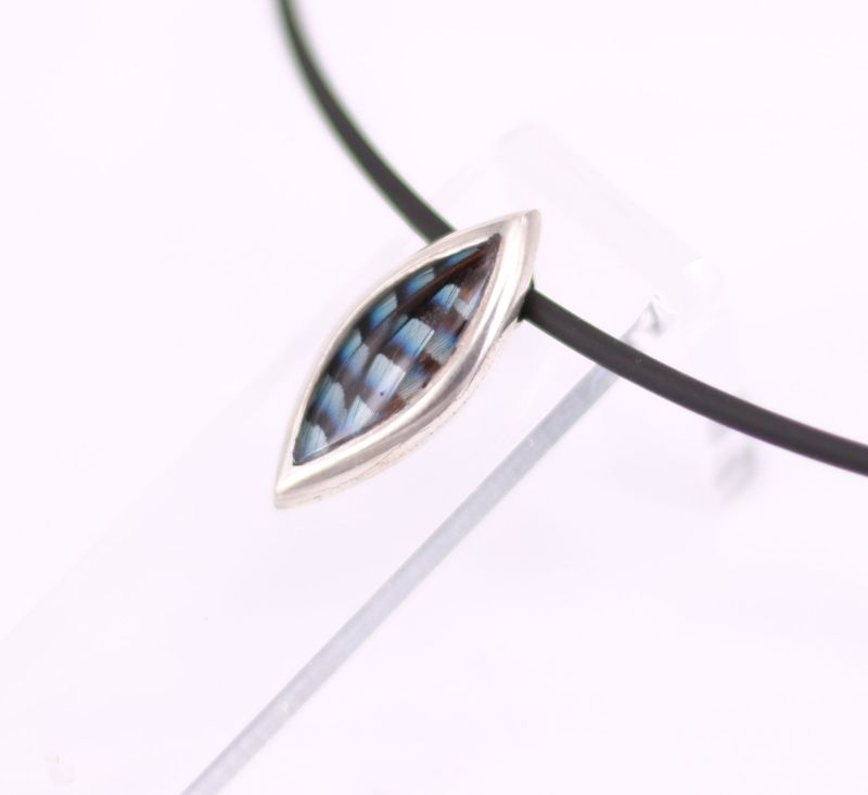 Navette groß mit Ösen auf der Rückseite Navette groß mit Ösen auf der Rückseite