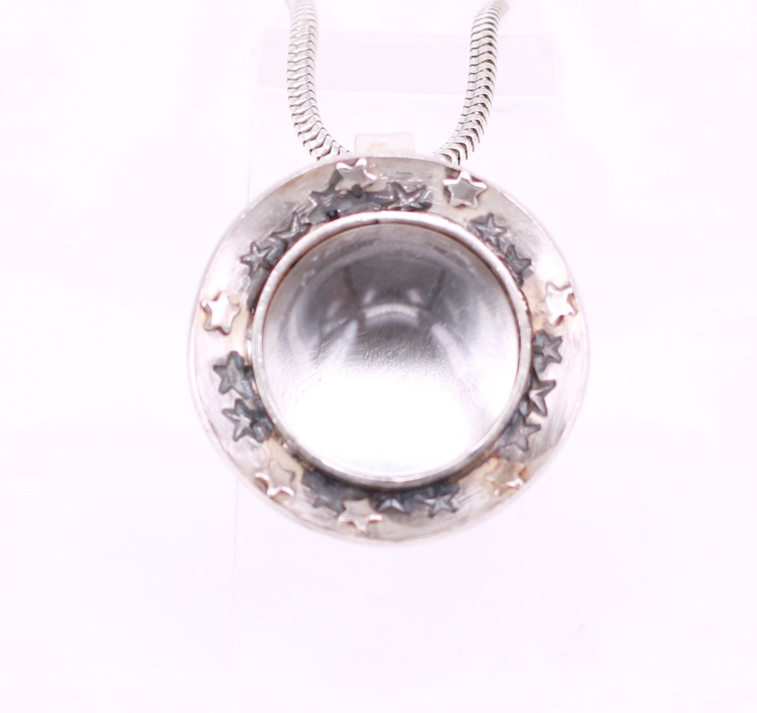 Tierhaarschmuck: runder Bergkristall mit Sternenschale Tierhaare unter rundem Bergkristall mit Sternenschale