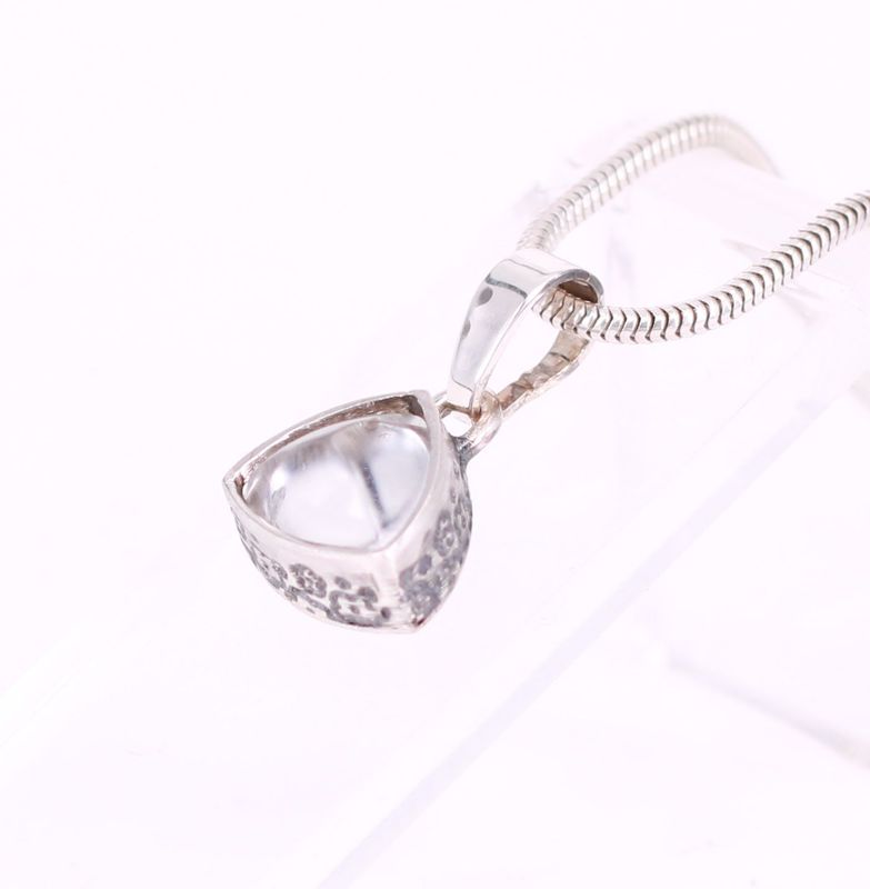 Kettenanhänger mit dreieckigem Bergkristall für Tierhaarschmuck