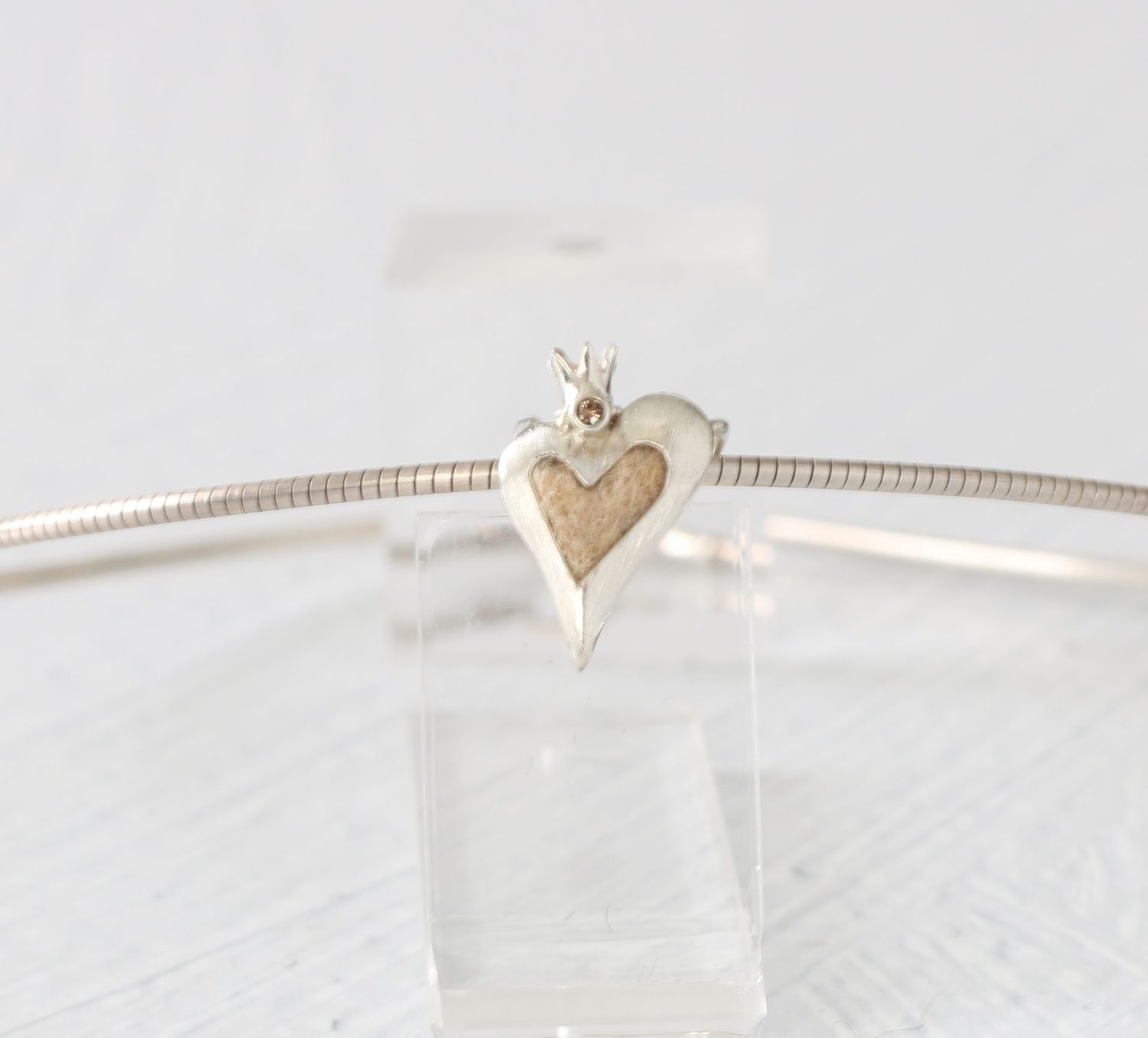 Seelenfreund classic mit Krone kleiner Prinz und Edelstein eleganter Herzanhänger aus Silber mit Krone und fac. Edelstein