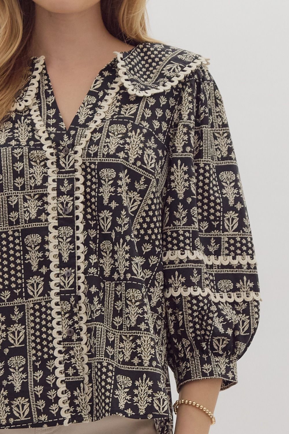 Floral 3/4 Sleeve Scallop Trim Shirt - Black