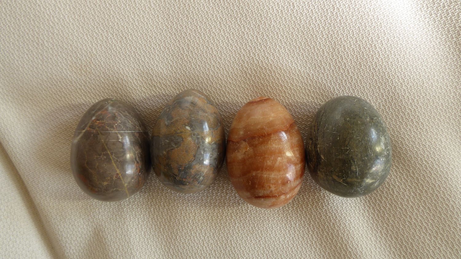 4 große Marmor Naturstein Eier