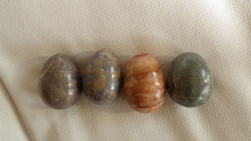 4 große Marmor Naturstein Eier
