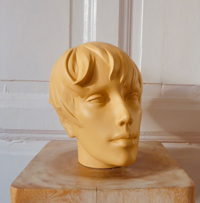 Schaufenster Kopf Skulptur