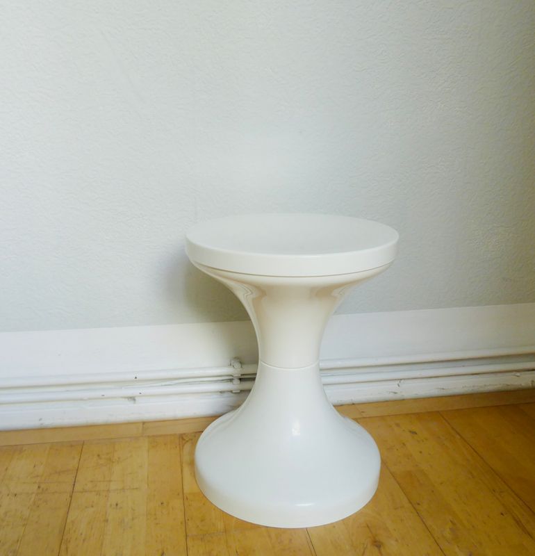 Tulpenfuß Hocker