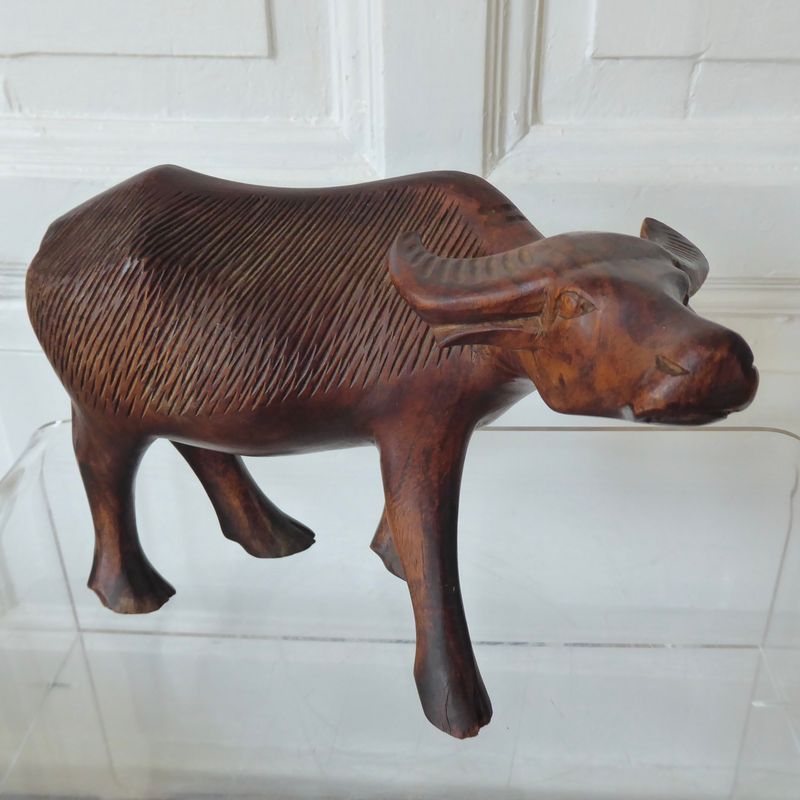 Asiatische Wasserbüffel Skulptur