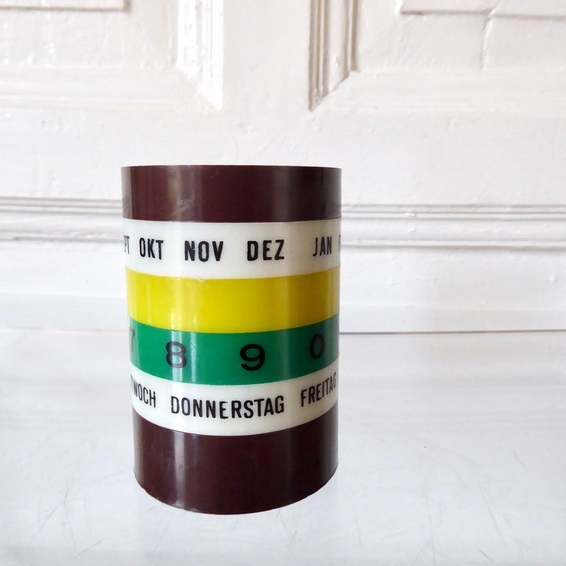 Ewiger Kalender Stifte Becher 70er