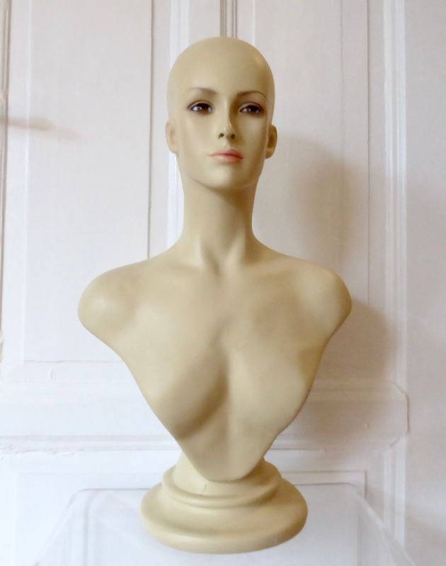 Schaufenster Büste Torso Skulptur