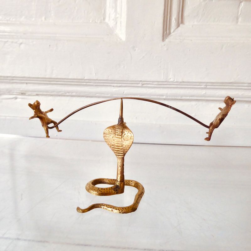 Kinetisches Balance Objekt Kobra Bär