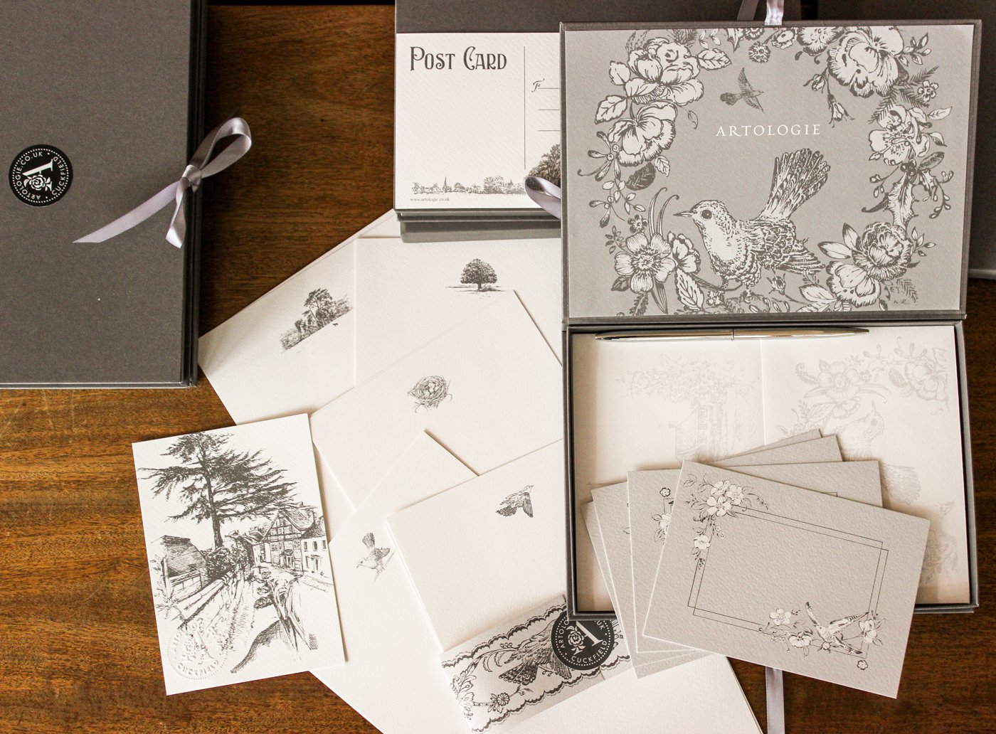 The Large Artologie Stationery Gift Box With Lifting Lid and Ribbon Tie