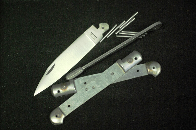 Messerbausatz Bec de Corbin, das historische Laguiole 1850, Original Kit aus Thiers, Frankreich, geschmiedete Feder, Klinge 12 C 27 matt Messerbausatz Bec de Corbin, das historische Laguiole 1850, Original Kit aus Thiers, Frankreich, geschmiedete Feder, Klinge 12 C 27 matt