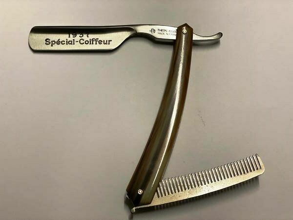 Historisches Rasiermesser von Thiers Issard 6/8", Modell 1937 Special-Coiffeur mit ingegriertem Kamm, Griffschale aus geflammter Hornspitze, mit Leder-Etui