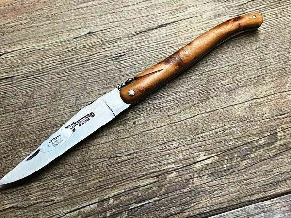 Laguiole en Aubrac 12 cm voller Griff, geschmiedete Biene, Klinge Karbonstahl, wahlweise geschwärzt, Griff Wacholder