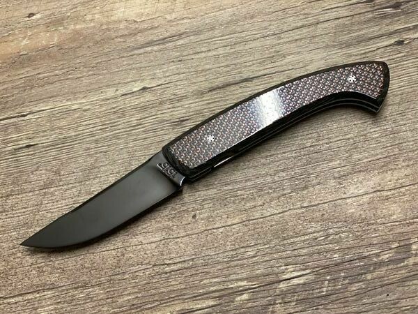 Französisches Taschenmesser Manu Laplace 1515 Carbon Fiber rot/orange, Klinge Sandvik mit PVD Beschichtung