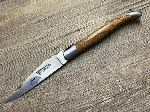 Laguiole en Aubrac 12 cm, geschmiedete Biene, Griff Olivenholz, Klinge wahlweise Sandvik, Karbonstahl oder geschwärzt