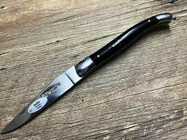 Laguiole en Aubrac 12 cm, geschmiedete Biene, Doppelplatine, Griff Büffelhornspitze