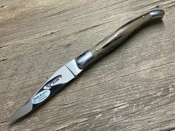 Laguiole en Aubrac 12 cm, geschmiedete Biene, Doppelplatine, Griff geflammte Hornspitze