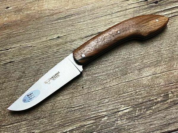 Jagdmesser Laguiole en Aubrac, Modell Capucin, Griff aus französischem Nussbaum Jagdmesser Laguiole en Aubrac, Modell Capucin, Griff aus französischem Nussbaum