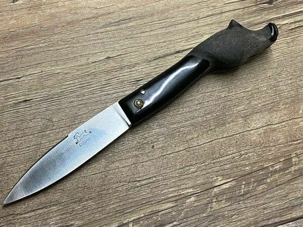 Das Capucin, Modell Sanglier, französisches Taschenmesser, Griff schwarze Hornspitze, handgeschnitzter Wildschweinkopf, Schmiede Coutellerie COGNET Das Capucin, Modell Sanglier, französisches Taschenmesser, Griff schwarze Hornspitze, handgeschnitzter Wildschweinkopf, Schmiede Coutellerie COGNET