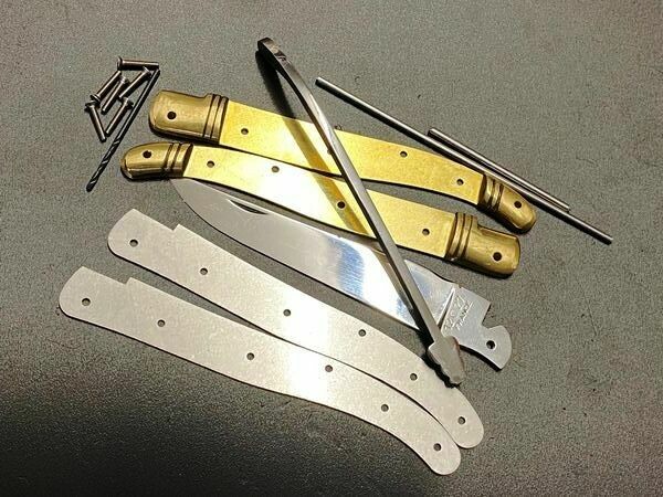 Laguiole Messerbausatz, Messingbacken, Doppelplatine, Klinge und Feder Glanz, Schrauben und Bohrer, Satz Griffschalen Ebenholz, Original Kit aus Thiers, Frankreich, geschmiedete Feder und Biene Laguiole Messerbausatz, Messingbacken, Doppelplatine, Klinge und Feder Glanz, Schrauben und Bohrer, Satz Griffschalen Ebenholz, Original Kit aus Thiers, Frankreich, geschmiedete Feder und Biene