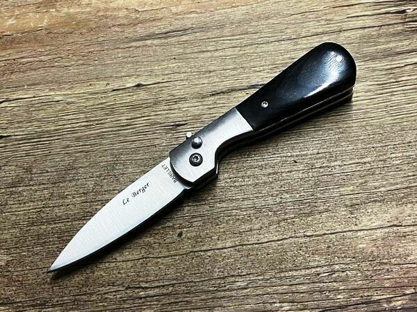 Vendetta, Bete (Biest), Automatikmesser, Griff Grenadill Ebenholz,  Coutellerie du Bastion Le Berger,