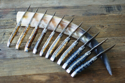 Messerständer großes Kuhhorn mit Aufnahme für 11 Taschenmesser
