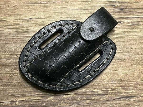 Gürtellederholster, Farbe schwarz, Bullen-Kernleder, gepunzt und doppelt vernäht für Taschenmesser Manu Laplace 1515