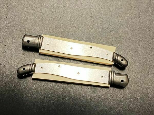 Ein Satz Griffbeschalung Mammutelfenbein weiß erste Wahl, aus dem Kern geschnitten, für einen Laguiole Messerbausatz 12 cm