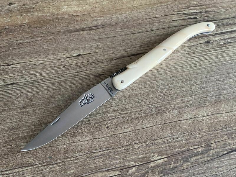 Forge de Laguiole, Stéphane Rambaud, Forge de Laguiole, Stéphane Rambaud, "Mouche de Scorpion" 12 cm voller Griff, Doppelplatine, Griff Warzenschweinzahn Südafrika poliert, Klinge satiniert