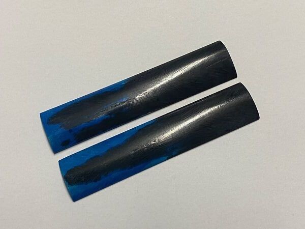 Griffschalen Kamelknochen schwarz/blau für alle hier angebotenen Messerbausätze, Bausatz Nr. 2