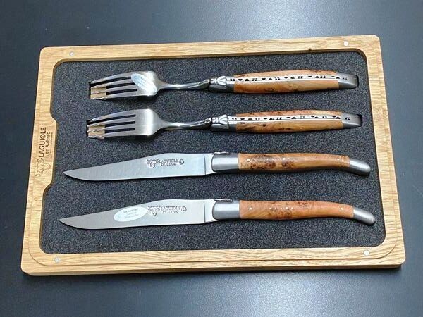 Steakmesser Tafelmesser Set,  Laguiole en Aubrac, Griff Wacholder (zwei Stück Steakmesser und zwei Stück Gabel)