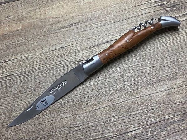 Laguiole en Aubrac 12 cm, geschmiedete Biene, Griff  Thuja, Korkenzieher