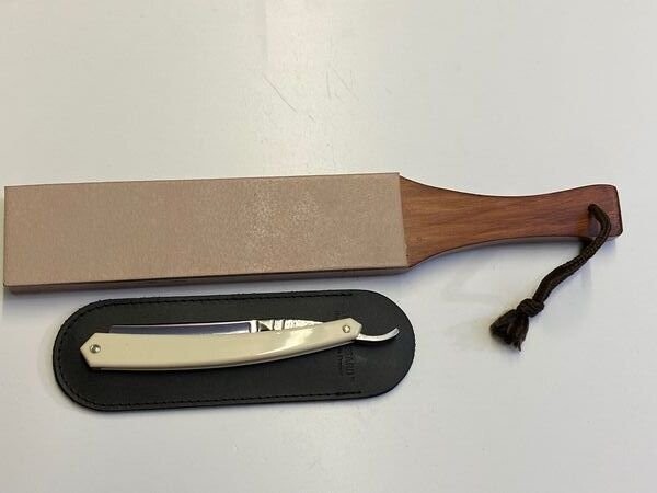 Rasiermesser von Thiers Issard 5/8", Elfenbeinfarben, Modell Le Dandy,  Etui und belederter Stoßriemen