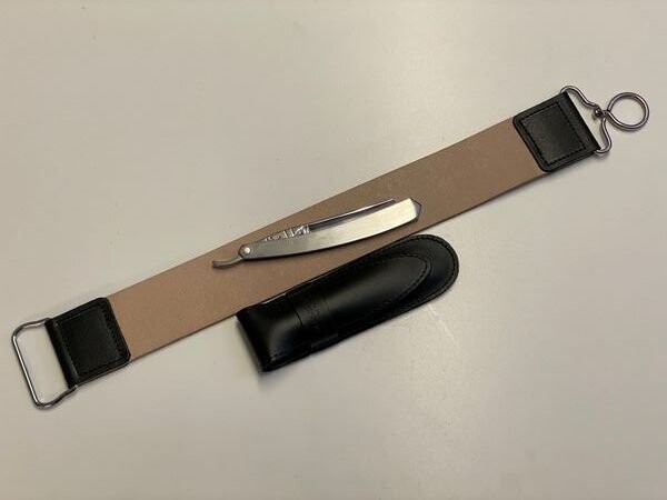 Rasiermesser von Thiers Issard 5/8", Goldätzung L`Arverne, Griff Edelstahl satiniert, mit Streichriemen und Leder-Etui
