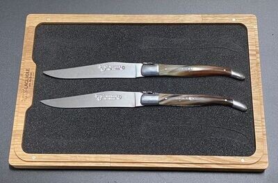 2 Stück Steakmesser Tafelmesser Laguiole en Aubrac, Griff geflammte Hornspitze poliert