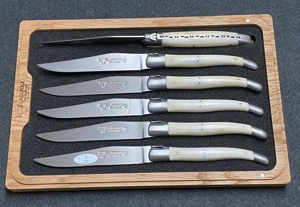6 Stück Steakmesser Tafelmesser Laguiole en Aubrac, Griff Knochen weiß 6 Stück Steakmesser Tafelmesser Laguiole en Aubrac, Griff Knochen weiß