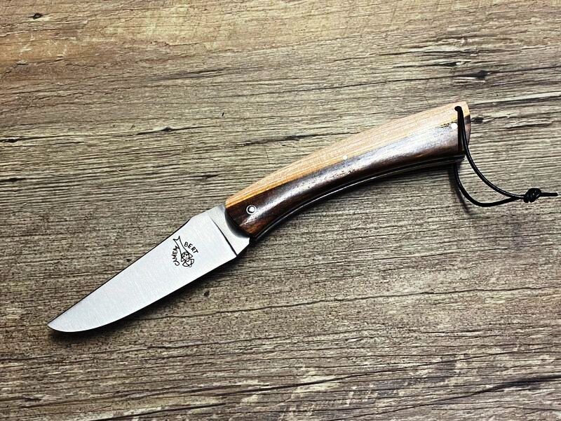 Das Camembert, französisches Taschenmesser, Griff Pistazie, Schmiede Guy Vialis Das Camembert, französisches Taschenmesser, Griff Pistazie, Schmiede Guy Vialis