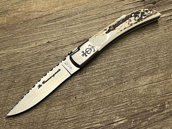 Le Camarguais, französisches Taschenmesser, geschmiedete Feder, Griff Hirschhorn, Modell Prestige, durchgängig ziseliert, Messer Nr. 1 A Le Camarguais, französisches Taschenmesser, geschmiedete Feder, Griff Hirschhorn, Modell Prestige, durchgängig ziseliert, Messer Nr. 1 A