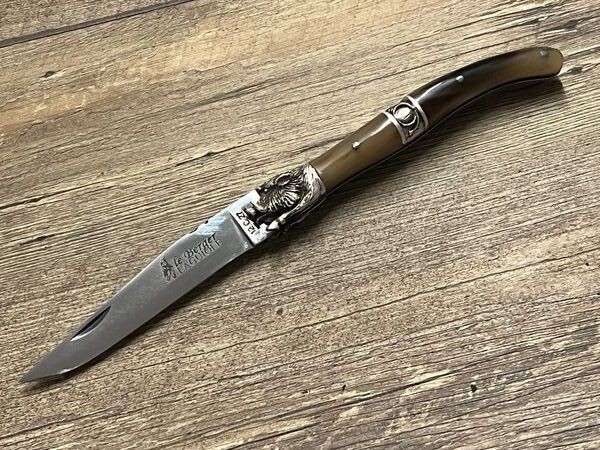 Laguiole Taschenmesser Modell Sanglier (Wildschwein), Mitres und Silberbanderole massiv Sterlingsilber, Griff geflammte Hornspitze, Coutellerie du Bastion, Le Berger, Messer Nr. 1 Laguiole Taschenmesser Modell Sanglier (Wildschwein), Mitres und Silberbanderole massiv Sterlingsilber, Griff geflammte Hornspitze, Coutellerie du Bastion, Le Berger, Messer Nr. 1