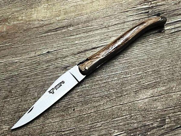 Laguiole en Aubrac 12 cm,  Mammutelfenbein poliert mit Ebenholz-Liseres, geschmiedete Biene