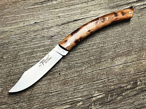 Französisches Taschenmesser Le Thiers, Griff duftender Wacholder, türkische Klinge 14 C 28, Etui, Schmiede Atelier Cognet, Thiers, Messer Nr. 1 Französisches Taschenmesser Le Thiers, Griff duftender Wacholder, türkische Klinge 14 C 28, Etui, Schmiede Atelier Cognet, Thiers, Messer Nr. 1