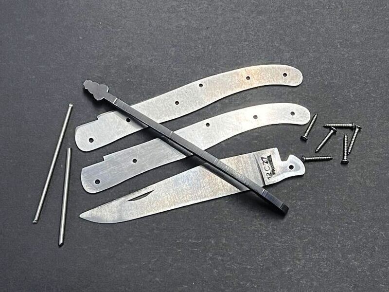 Laguiole Messerbausatz 11 cm voller Griff, Original Kit aus Thiers, Frankreich, geschmiedete Feder und Biene matt, Klinge 12 C 27 matt, Bausatz Nr. 2 Laguiole Messerbausatz 11 cm voller Griff, Original Kit aus Thiers, Frankreich, geschmiedete Feder und Biene matt, Klinge 12 C 27 matt, Bausatz Nr. 2