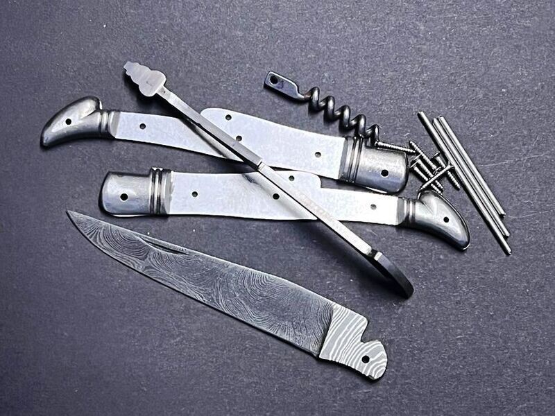 Laguiole Messerbausatz, Original Kit aus Thiers, Frankreich, geschmiedete Feder und Biene, Korkenzieher, Klinge Damast, Ressort matt, Bausatz Nr. 6 Da. Laguiole Messerbausatz, Original Kit aus Thiers, Frankreich, geschmiedete Feder und Biene, Korkenzieher, Klinge Damast, Ressort matt, Bausatz Nr. 6 Da.