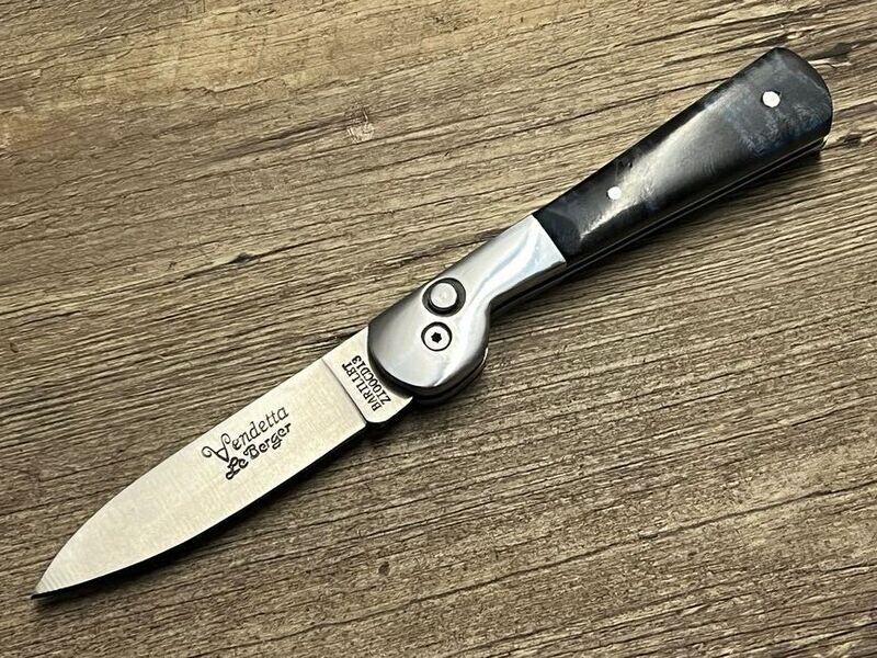 Vendetta Prestige, Automatikmesser, Griff Sandelholz dunkelblau, Gürtelholster, Coutellerie du Bastion Le Berger