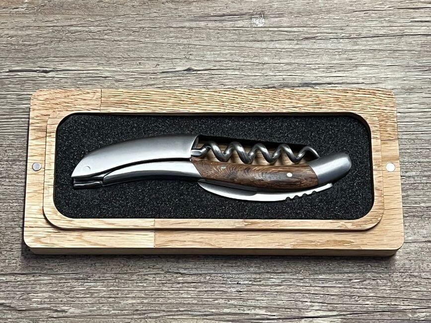 Original Laguiole en Aubrac Sommelier Kellner-Messer Griffbeschalung aus dem Holz der Weinrebe