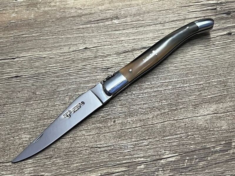 Laguiole en Aubrac 12 cm, geschmiedete Biene, Griff geflammte Hornspitze poliert Laguiole en Aubrac 12 cm, geschmiedete Biene, Griff geflammte Hornspitze poliert
