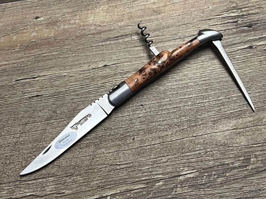 Laguiole en Aubrac 12 cm, geschmiedete Biene, Griff  Wacholder, Korkenzieher und Ahle, Leder Steck-Etui, Messer Nr. 1