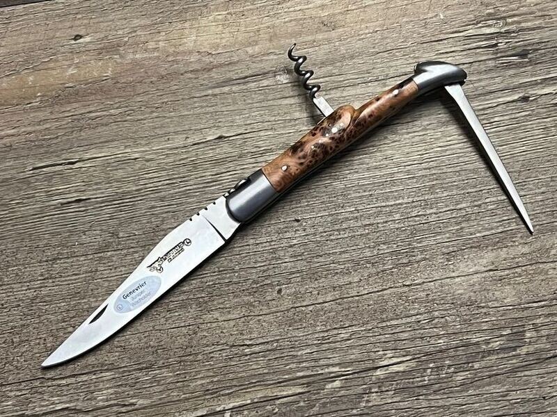 Laguiole en Aubrac 12 cm, geschmiedete Biene, Griff  Wacholder, Korkenzieher und Ahle, Leder Steck-Etui, Messer Nr. 1