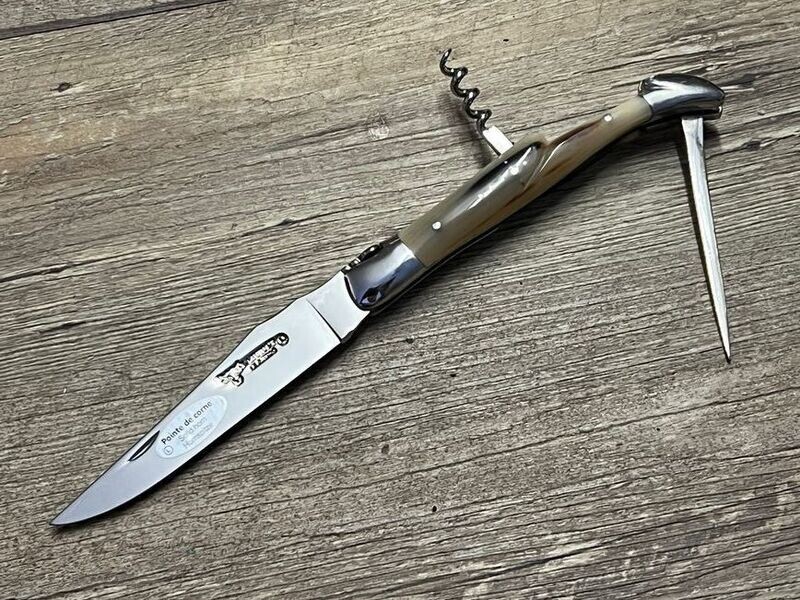 Laguiole en Aubrac 12 cm, geschmiedete Biene, Griff geflammte Hornspitze Korkenzieher und Ahle, Leder Steck-Etui, Messer Nr. 2 Laguiole en Aubrac 12 cm, geschmiedete Biene, Griff geflammte Hornspitze Korkenzieher und Ahle, Leder Steck-Etui, Messer Nr. 2